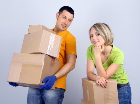 Mover reviewing a complaint form and service details